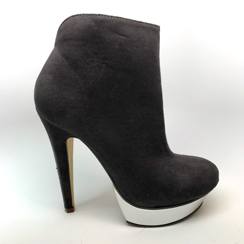 ✨ FREE gift 🎁!  NEW Grey Faux Suede Michael Antonio Ankle Boots